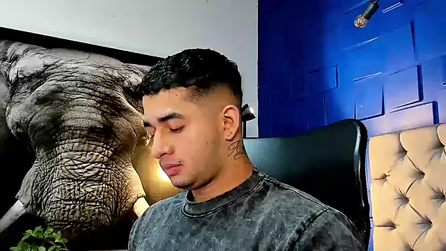 king falconer online show from 11-25-25, 01:27