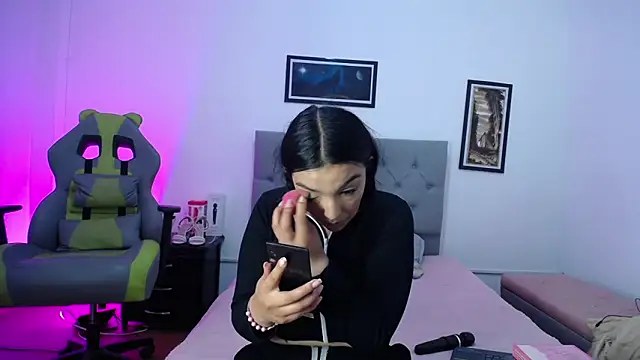 Esmeraldaa- online show from 10-16-25, 04:13