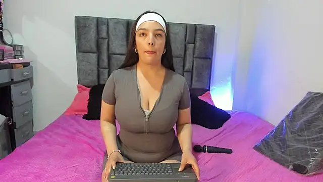 Esmeraldaa- online show from 05-01-26, 11:42