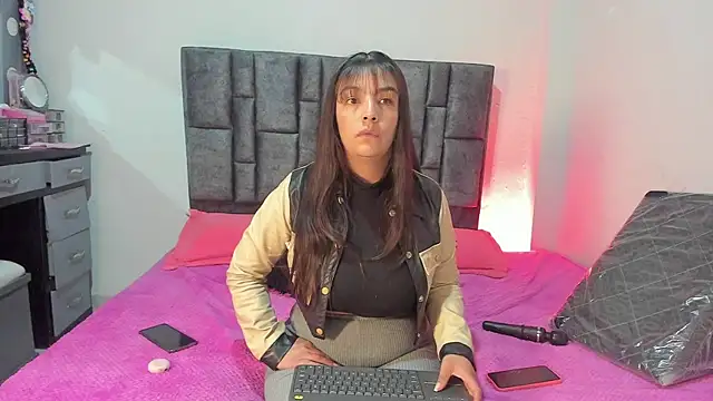 Esmeraldaa- online show from 05-06-26, 05:25