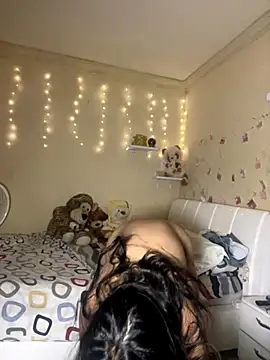 effie castroo online show from 09-30-25, 01:32