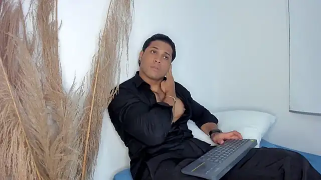 Snapshot of Evansdark1 chatting on 02-14-26, 11:12 Evansdark1 online show from 02-14-26, 11:12