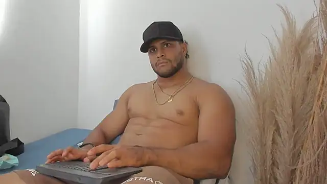 Snapshot of Evansdark1 chatting on 03-10-26, 10:26 Evansdark1 online show from 03-10-26, 10:26