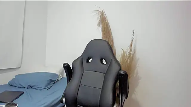 Snapshot of Evansdark1 chatting on 03-29-26, 11:27 Evansdark1 online show from 03-29-26, 11:27