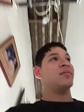 Snapshot of RobinLenoxx chatting on 10-15-25, 04:40 RobinLenoxx online show from 10-15-25, 04:40