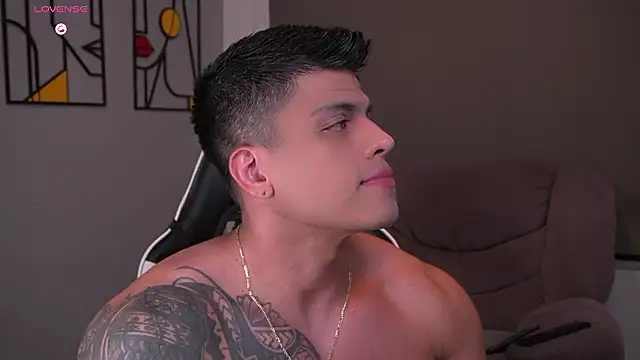 Snapshot of tyler_muscle1 chatting on 02-21-26, 02:45 tyler muscle1 online show from 02-21-26, 02:45