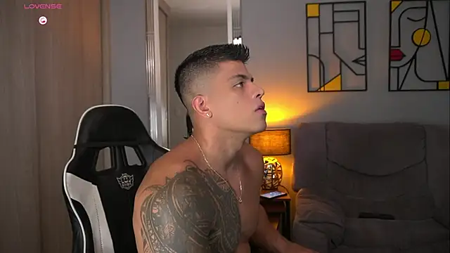 Snapshot of tyler_muscle1 chatting on 04-25-26, 04:37 tyler muscle1 online show from 04-25-26, 04:37