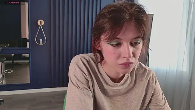 Snapshot of chloe_dreammm chatting on 02-21-26, 12:17 chloe dreammm online show from 02-21-26, 12:17