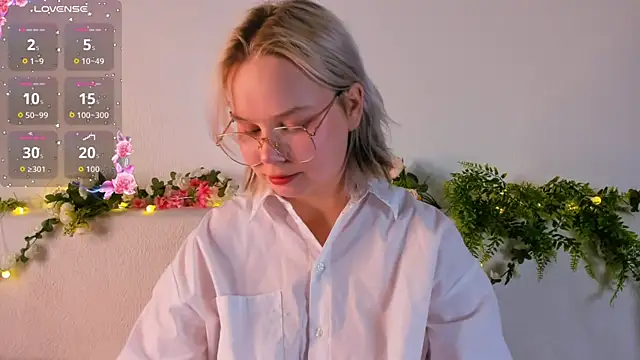 girlllsooft online show from 10-03-25, 05:32