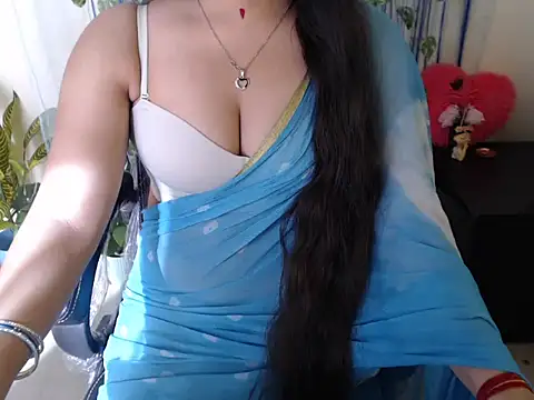 Snapshot of anika_bold chatting on 10-13-25, 03:28 anika bold online show from 10-13-25, 03:28