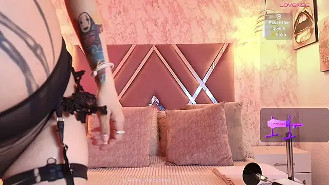 Snapshot of Aliice1_ chatting on 10-07-25, 07:00 Aliice1 online show from 10-07-25, 07:00