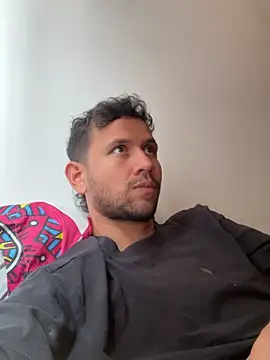 Snapshot of Michaell_Spinelly chatting on 09-10-25, 04:51 Michaell Spinelly online show from 09-10-25, 04:51