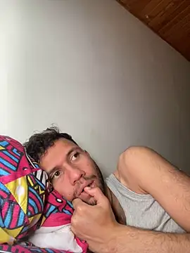 Snapshot of Michaell_Spinelly chatting on 09-13-25, 03:23 Michaell Spinelly online show from 09-13-25, 03:23