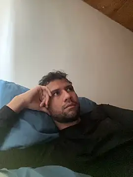 Snapshot of Michaell_Spinelly chatting on 09-19-25, 02:51 Michaell Spinelly online show from 09-19-25, 02:51