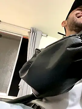 Snapshot of Michaell_Spinelly chatting on 09-21-25, 03:08 Michaell Spinelly online show from 09-21-25, 03:08