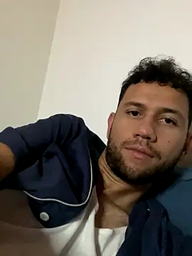 Snapshot of Michaell_Spinelly chatting on 09-22-25, 03:19 Michaell Spinelly online show from 09-22-25, 03:19