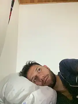 Snapshot of Michaell_Spinelly chatting on 09-23-25, 03:31 Michaell Spinelly online show from 09-23-25, 03:31