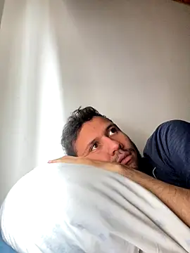 Snapshot of Michaell_Spinelly chatting on 09-23-25, 03:59 Michaell Spinelly online show from 09-23-25, 03:59