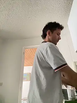 Snapshot of Michaell_Spinelly chatting on 09-27-25, 03:17 Michaell Spinelly online show from 09-27-25, 03:17