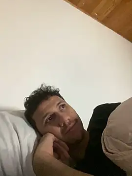 Snapshot of Michaell_Spinelly chatting on 09-28-25, 04:51 Michaell Spinelly online show from 09-28-25, 04:51