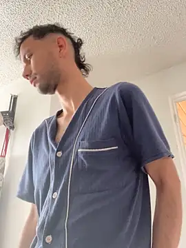 Snapshot of Michaell_Spinelly chatting on 10-02-25, 02:02 Michaell Spinelly online show from 10-02-25, 02:02