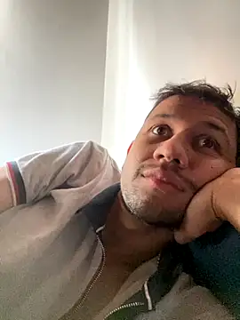 Snapshot of Michaell_Spinelly chatting on 10-05-25, 02:15 Michaell Spinelly online show from 10-05-25, 02:15