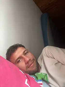 Snapshot of Michaell_Spinelly chatting on 10-11-25, 04:38 Michaell Spinelly online show from 10-11-25, 04:38