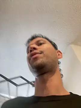 Snapshot of Michaell_Spinelly chatting on 10-19-25, 01:23 Michaell Spinelly online show from 10-19-25, 01:23