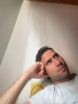 Snapshot of Michaell_Spinelly chatting on 10-20-25, 04:18 Michaell Spinelly online show from 10-20-25, 04:18