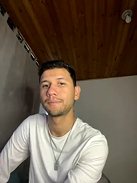 Snapshot of Michaell_Spinelly chatting on 10-21-25, 06:52 Michaell Spinelly online show from 10-21-25, 06:52