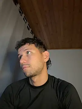 Snapshot of Michaell_Spinelly chatting on 10-22-25, 07:24 Michaell Spinelly online show from 10-22-25, 07:24