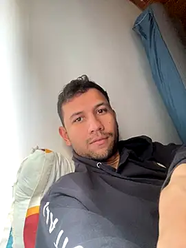 Snapshot of Michaell_Spinelly chatting on 10-25-25, 02:24 Michaell Spinelly online show from 10-25-25, 02:24