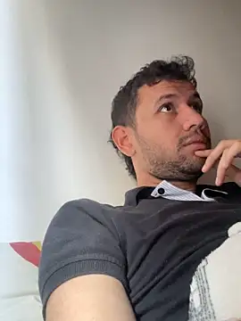 Snapshot of Michaell_Spinelly chatting on 10-26-25, 02:34 Michaell Spinelly online show from 10-26-25, 02:34