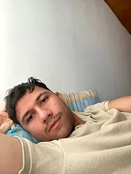 Snapshot of Michaell_Spinelly chatting on 11-02-25, 03:25 Michaell Spinelly online show from 11-02-25, 03:25