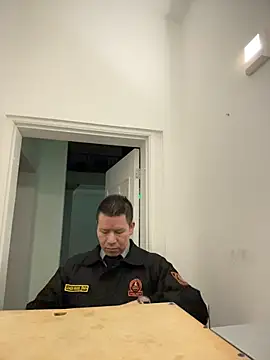 Snapshot of Manu0586 chatting on 11-21-25, 12:32 Manu0586 online show from 11-21-25, 12:32