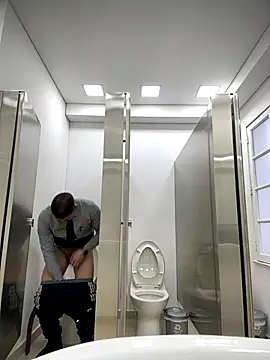 Snapshot of Manu0586 chatting on 12-18-25, 11:27 Manu0586 online show from 12-18-25, 11:27