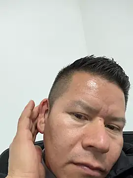 Manu0586 online show from 04-27-26, 01:47