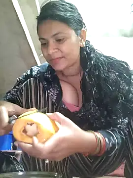 Snapshot of couple_71 chatting on 02-15-26, 05:04 couple 71 online show from 02-15-26, 05:04