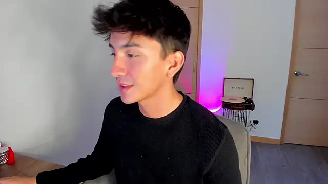 Snapshot of sweettaaron01 chatting on 10-02-25, 05:53 sweettaaron01 online show from 10-02-25, 05:53