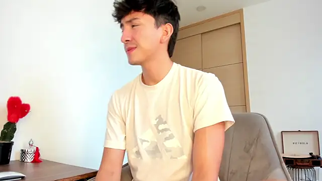 Snapshot of sweettaaron01 chatting on 10-04-25, 05:44 sweettaaron01 online show from 10-04-25, 05:44