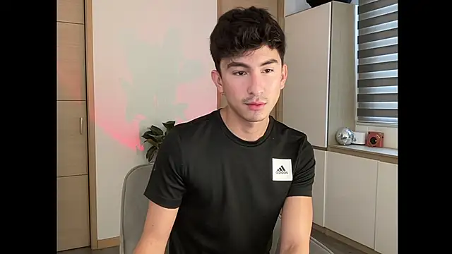 Snapshot of sweettaaron01 chatting on 10-07-25, 05:43 sweettaaron01 online show from 10-07-25, 05:43