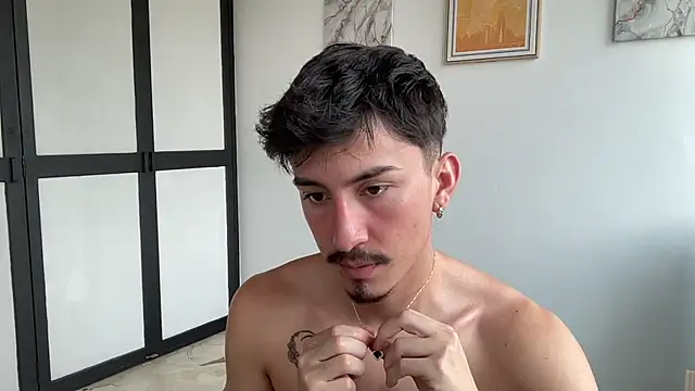 sweettaaron01 online show from 02-12-26, 05:30