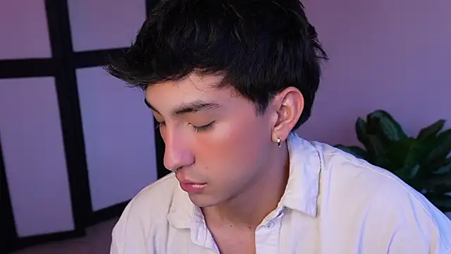 Snapshot of sweettaaron01 chatting on 06-07-26, 10:24 sweettaaron01 online show from 06-07-26, 10:24