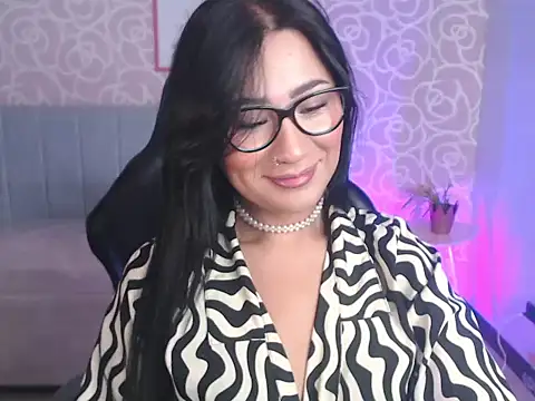 Snapshot of evelyn_ch_ chatting on 09-18-25, 10:50 evelyn ch online show from 09-18-25, 10:50