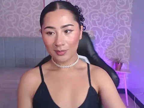 Snapshot of evelyn_ch_ chatting on 09-19-25, 10:49 evelyn ch online show from 09-19-25, 10:49