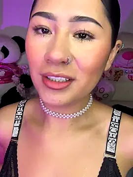 Snapshot of evelyn_ch_ chatting on 10-02-25, 10:44 evelyn ch online show from 10-02-25, 10:44