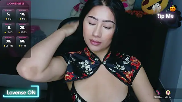 Snapshot of evelyn_ch_ chatting on 10-28-25, 10:52 evelyn ch online show from 10-28-25, 10:52