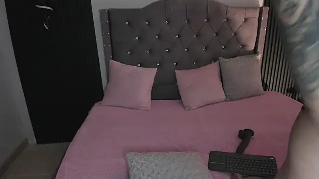 Scarbadgirl  online show from 10-20-25, 03:18