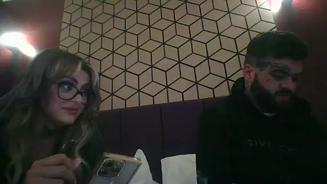 Snapshot of TheFoxyCouple69 chatting on 03-29-26, 12:43 TheFoxyCouple69 online show from 03-29-26, 12:43