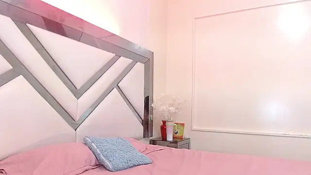 Snapshot of samara_selene chatting on 09-16-25, 07:04 samara selene online show from 09-16-25, 07:04